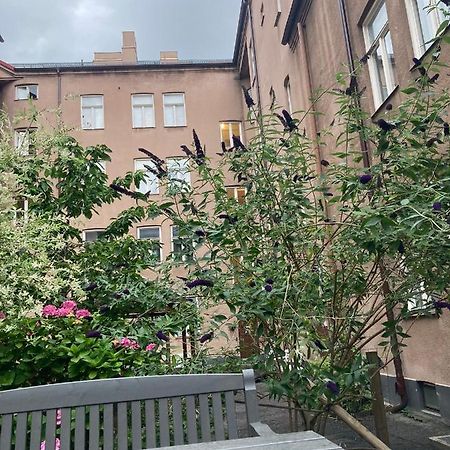 Rum Med Eget Badrum Och Stort, Delat Koek,Centralt I Malmoe A Room In An Apartment, Own Bathroom And Kitchen Shared With A Family Bagian luar foto