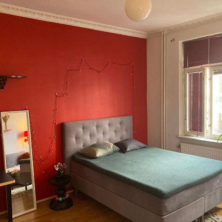 Rum Med Eget Badrum Och Stort, Delat Koek,Centralt I Malmoe A Room In An Apartment, Own Bathroom And Kitchen Shared With A Family Bagian luar foto