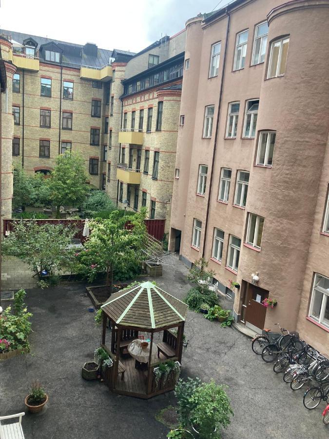 Rum Med Eget Badrum Och Stort, Delat Koek,Centralt I Malmoe A Room In An Apartment, Own Bathroom And Kitchen Shared With A Family Bagian luar foto