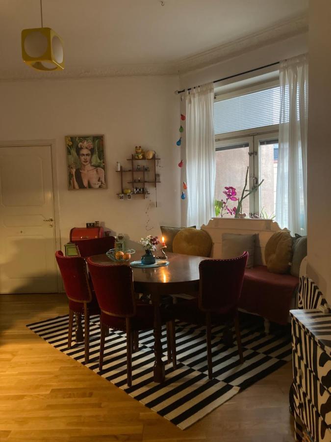Rum Med Eget Badrum Och Stort, Delat Koek,Centralt I Malmoe A Room In An Apartment, Own Bathroom And Kitchen Shared With A Family Bagian luar foto