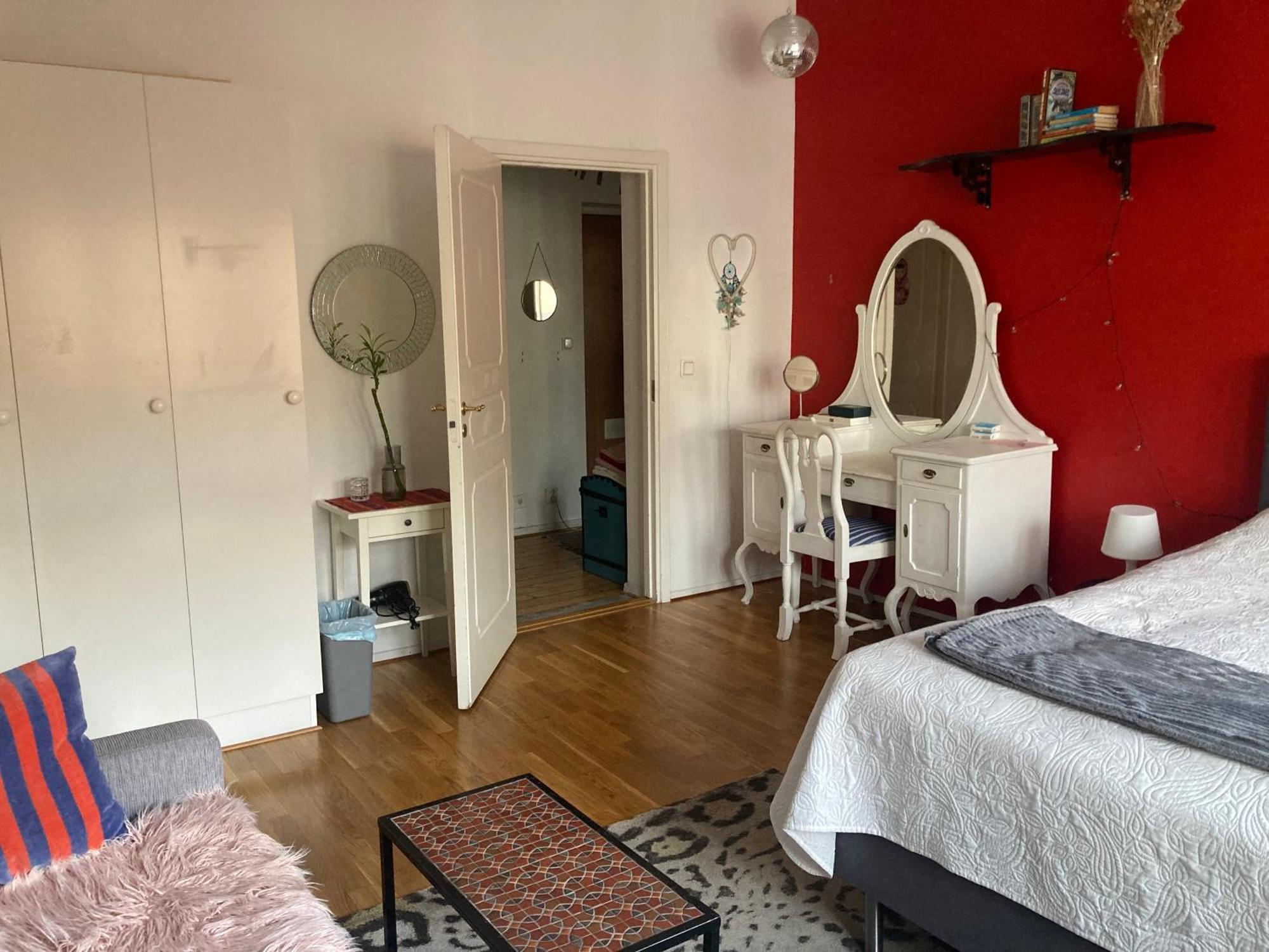 Rum Med Eget Badrum Och Stort, Delat Koek,Centralt I Malmoe A Room In An Apartment, Own Bathroom And Kitchen Shared With A Family Bagian luar foto