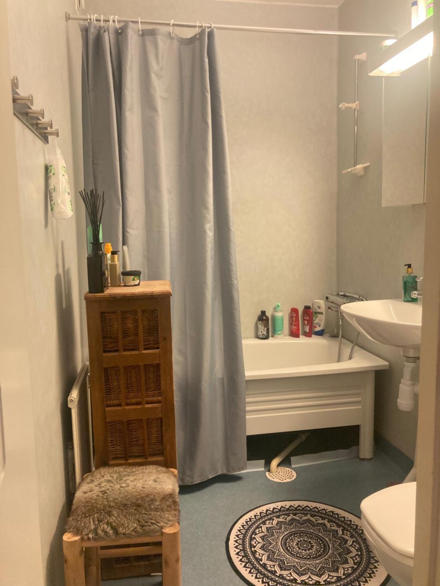 Rum Med Eget Badrum Och Stort, Delat Koek,Centralt I Malmoe A Room In An Apartment, Own Bathroom And Kitchen Shared With A Family Bagian luar foto